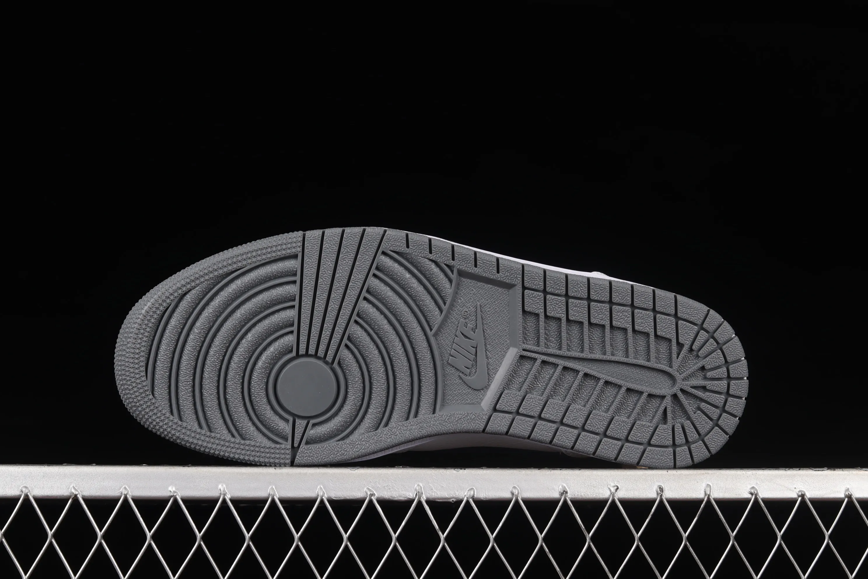 All categories Air Jordan Jordan series basketball shoes Air Jordan 1 Mid Z version Air Jordan 1 Mid AJ1 Joe 1 simple white and gray mid-top retro basketball shoes DR8038-100